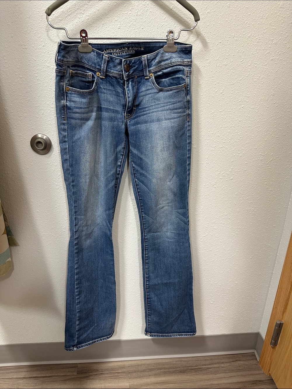 American Eagle Outfitters Women's 6Long bootcut jeans- Light Blue Wash